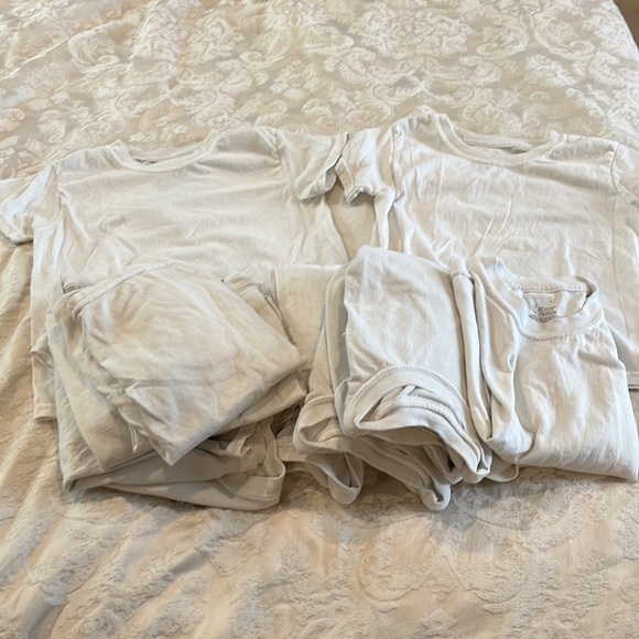 19 Hanes boys undershirt - Picture 3 of 3